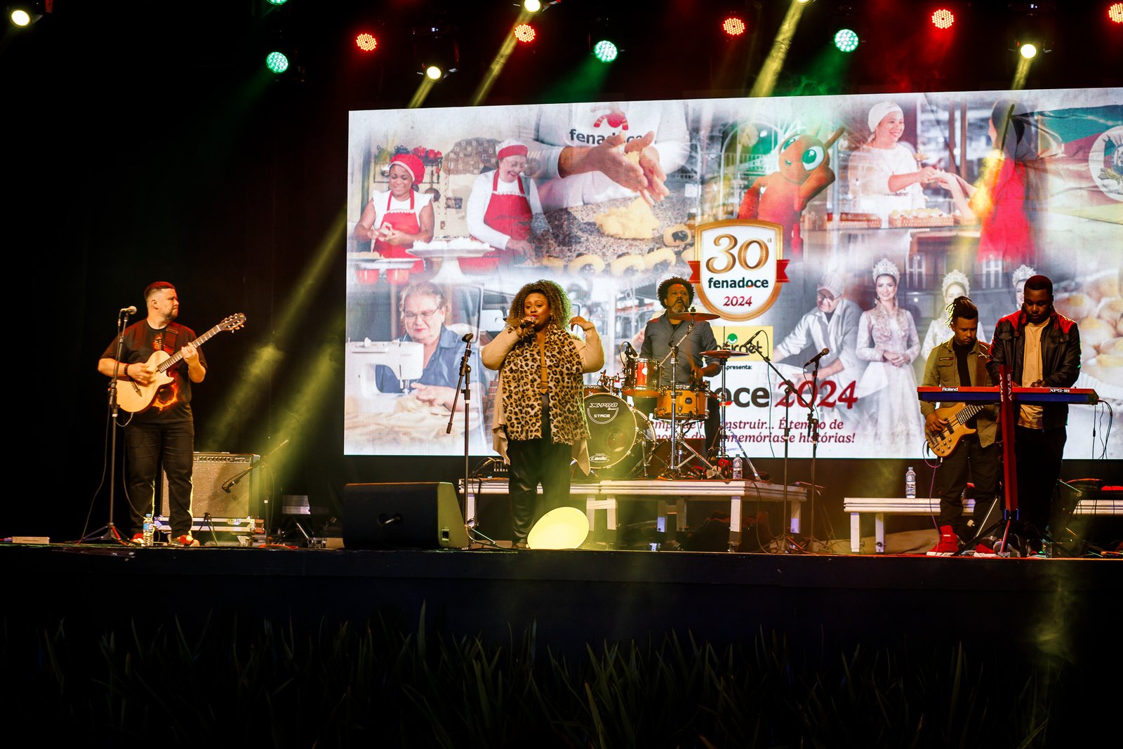 Música Instrumental abre a noite de shows no Palco da Praça de Alimentação