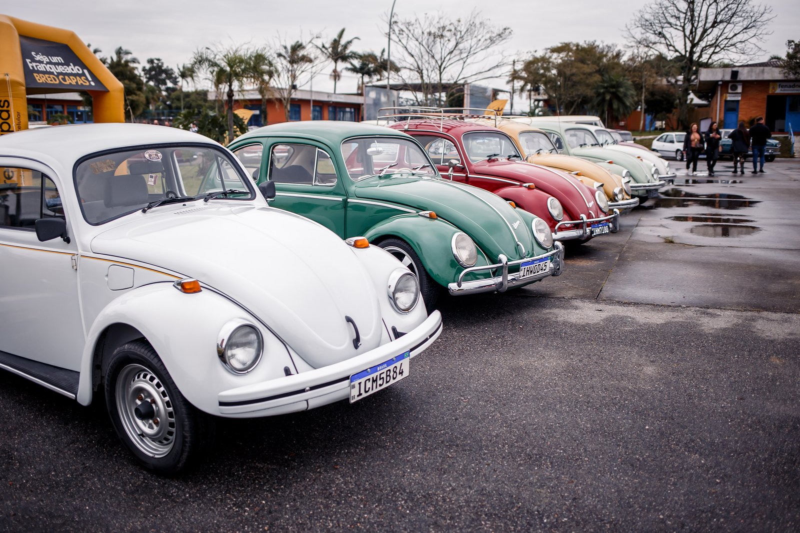 Colecionadores e apaixonados por carros antigos se reúnem na 30ª Fenadoce