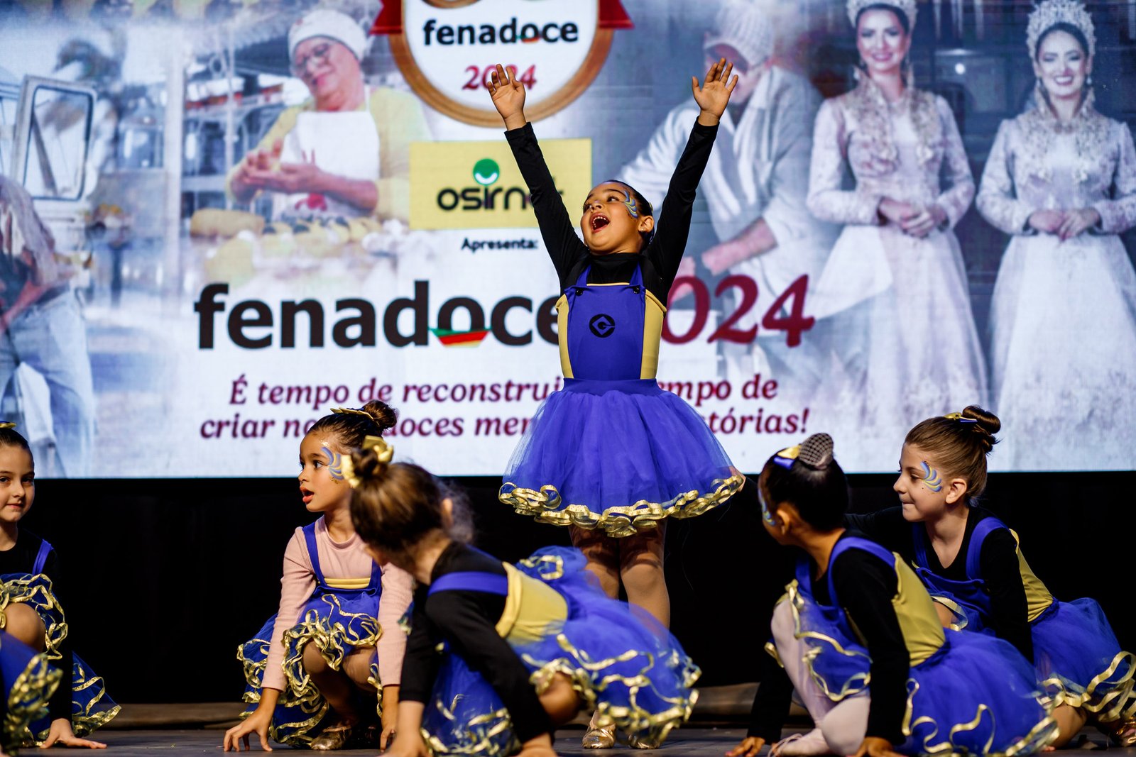 Pequenos e grandes talentos no Palco da Praça de Alimentação da 30ª Fenadoce