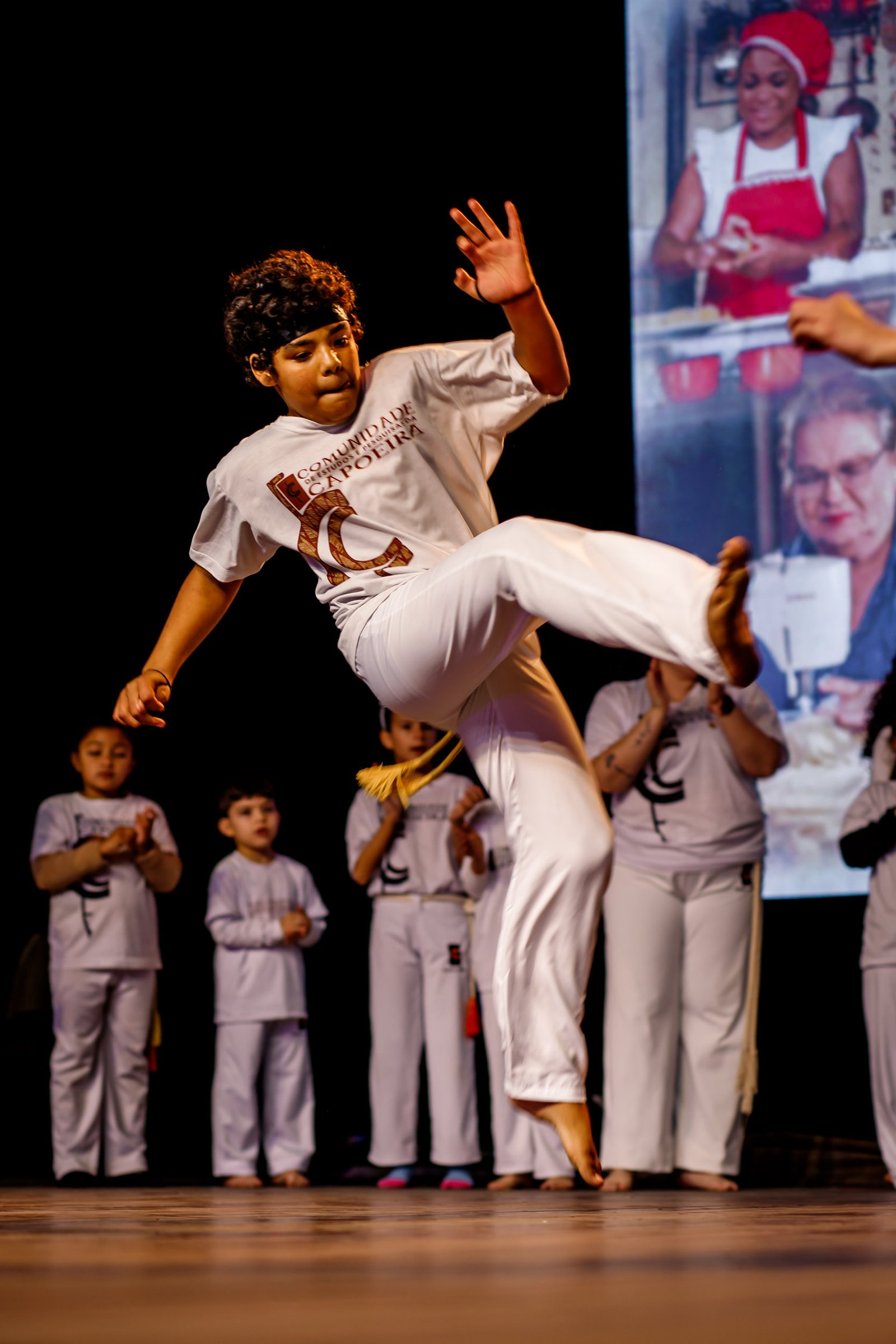 Capoeira e música no Palco da Praça de Alimentação da 30ª Fenadoce