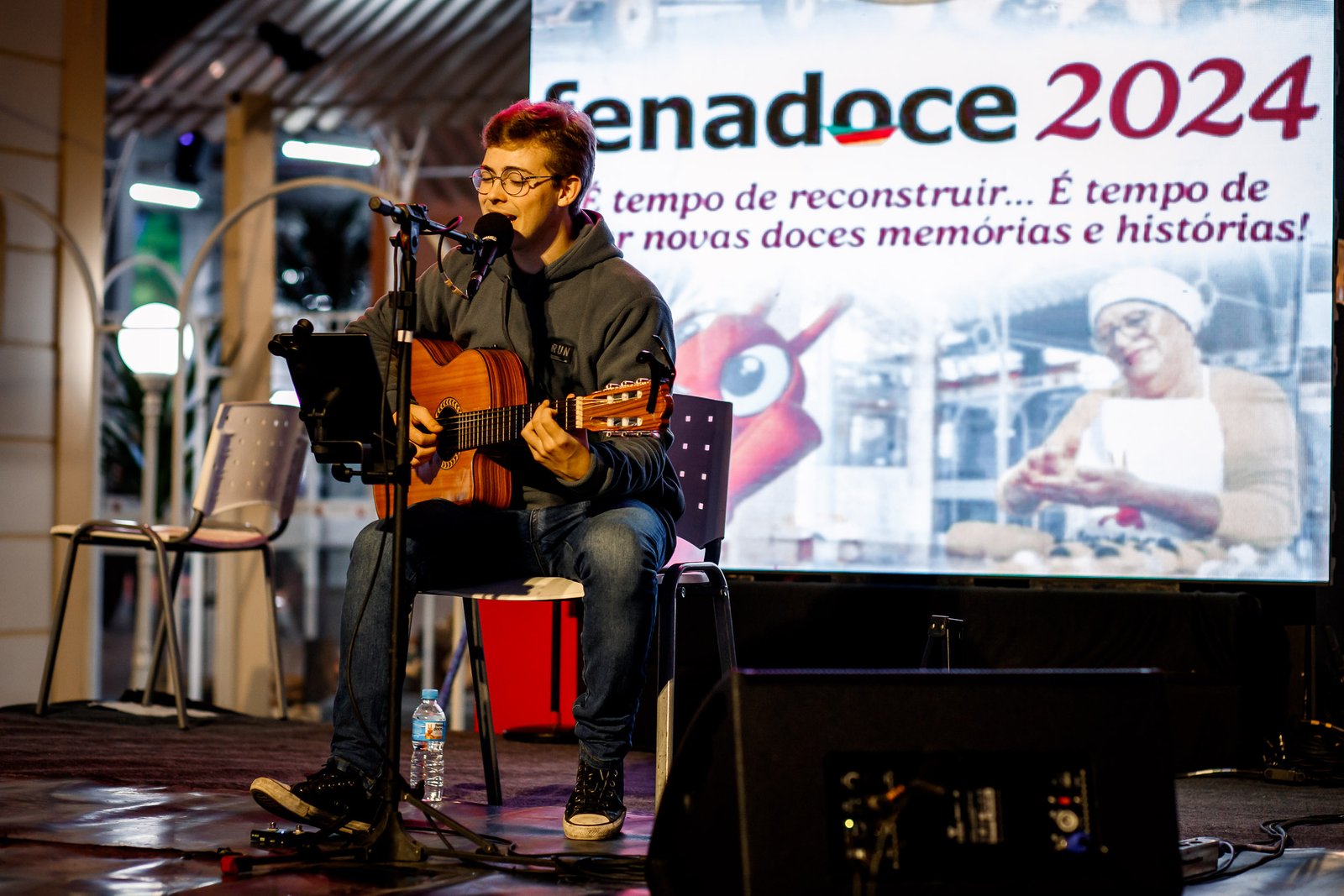 MPB, samba raiz e pop rock na segunda noite do palco Cidade do Doce