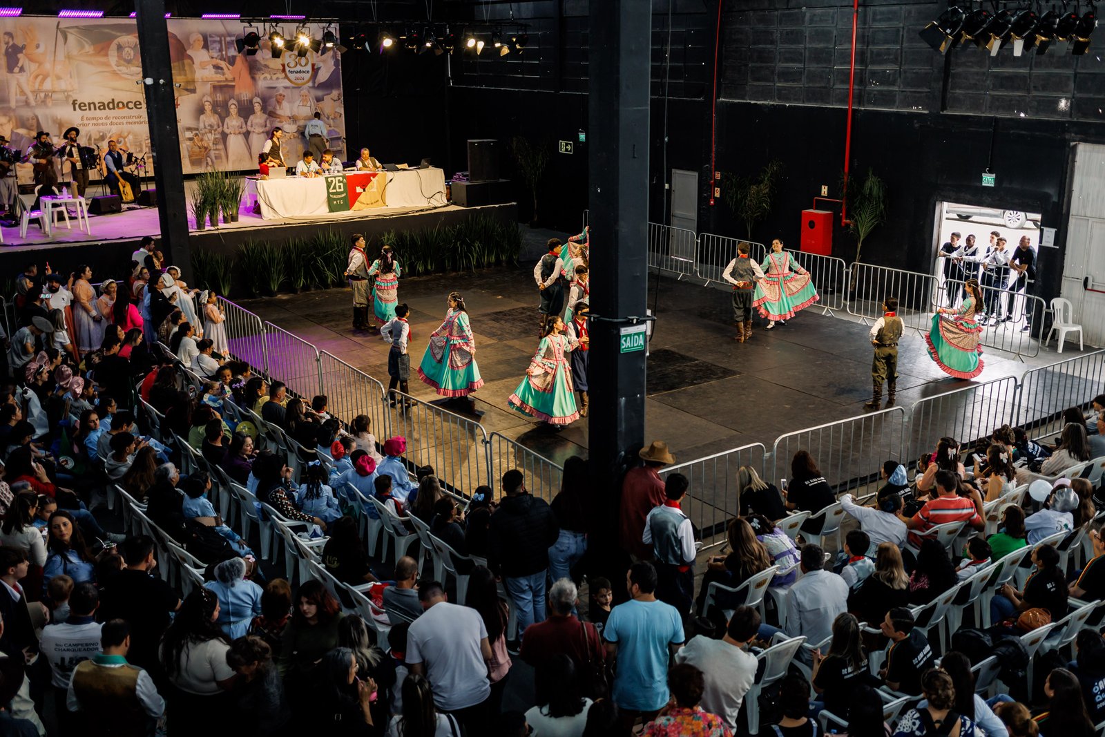 Grupos tradicionalistas abrem o primeiro dia do Rodeio Artístico da 30ª Fenadoce