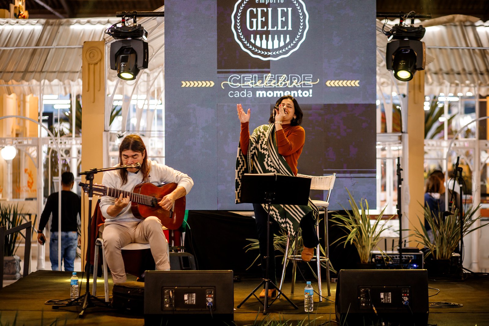 Artistas da região embalam o Palco da Cidade do Doce neste domingo (20)