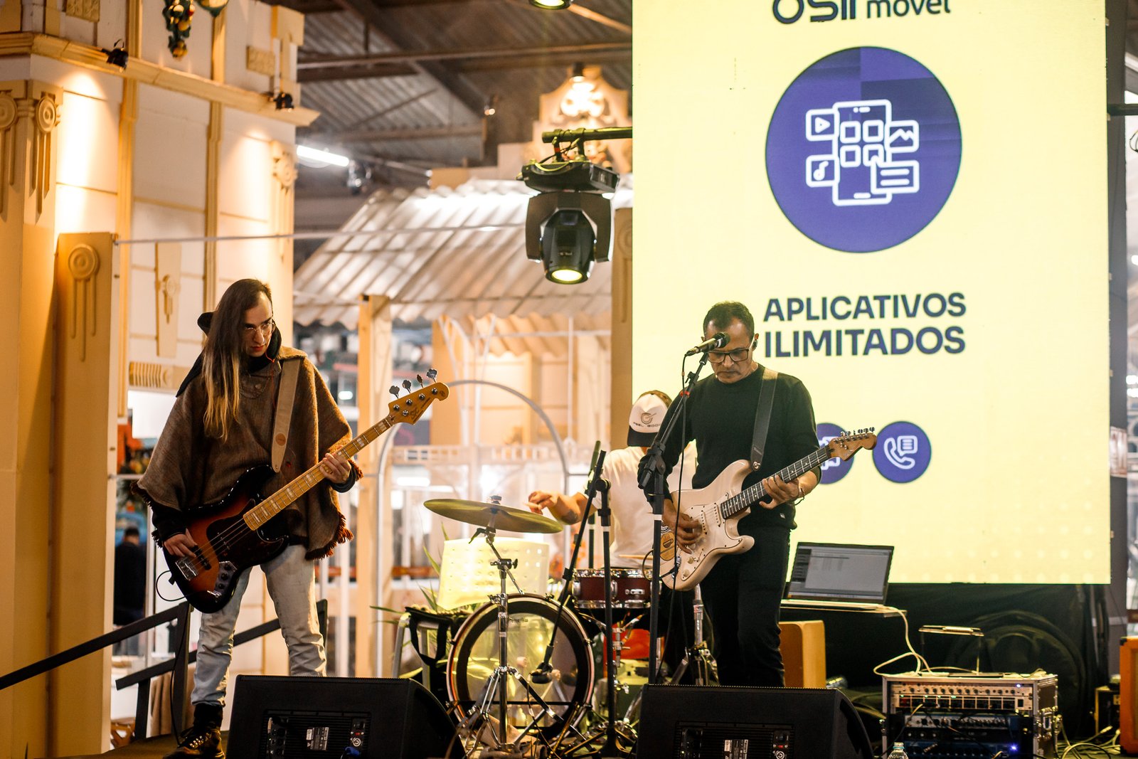 Sucessos marcam a sexta-feira de Fenadoce Cultural no Palco Cidade do Doce