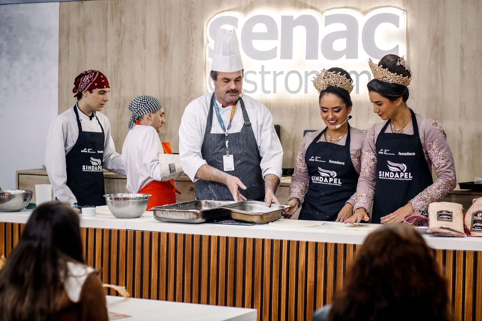 Baronesas preparam pizzas no Festival de Gastronomia do Senac na 31ª Fenadoce