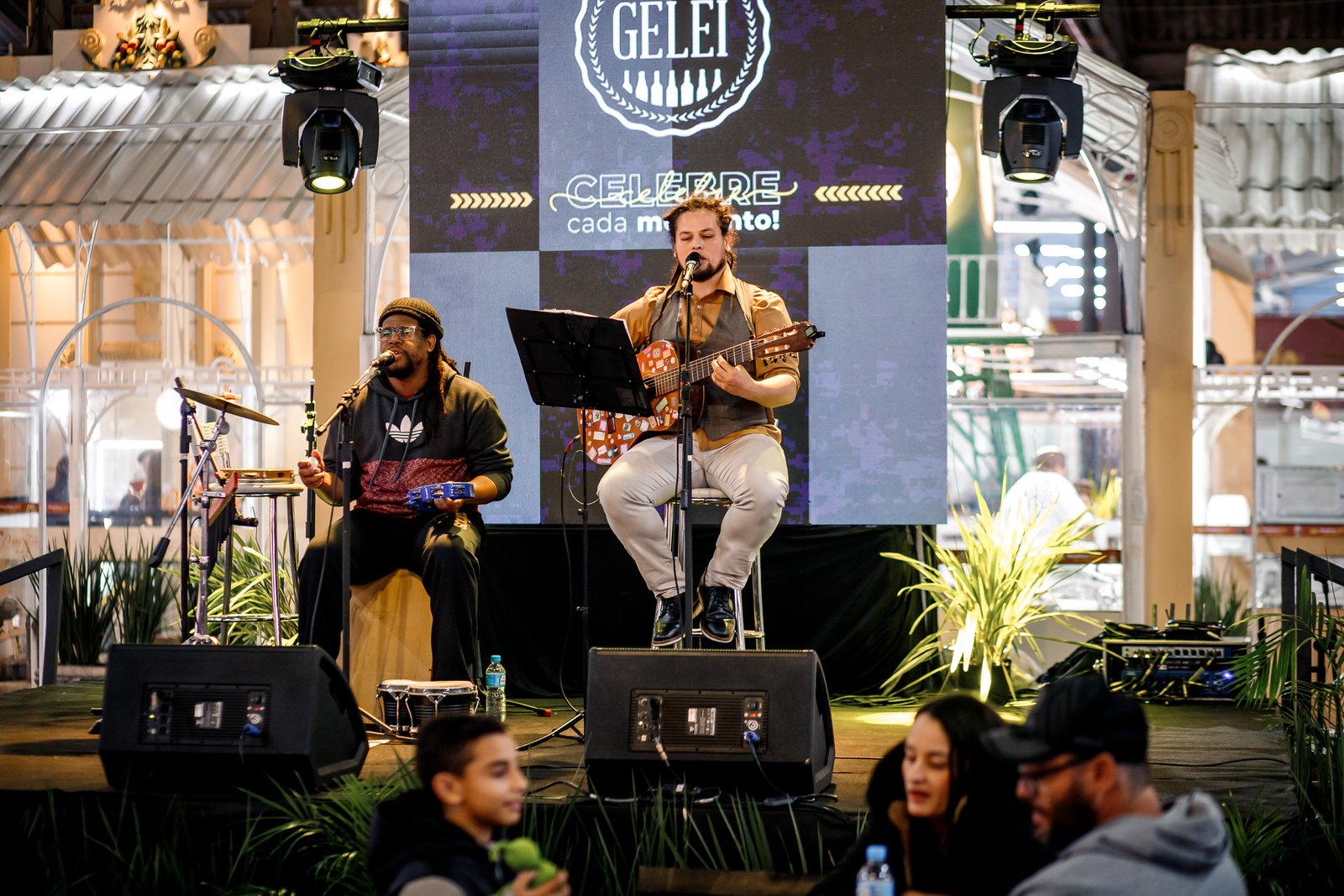 Confira as atrações musicais no palco da Cidade do Doce desta segunda-feira (28)