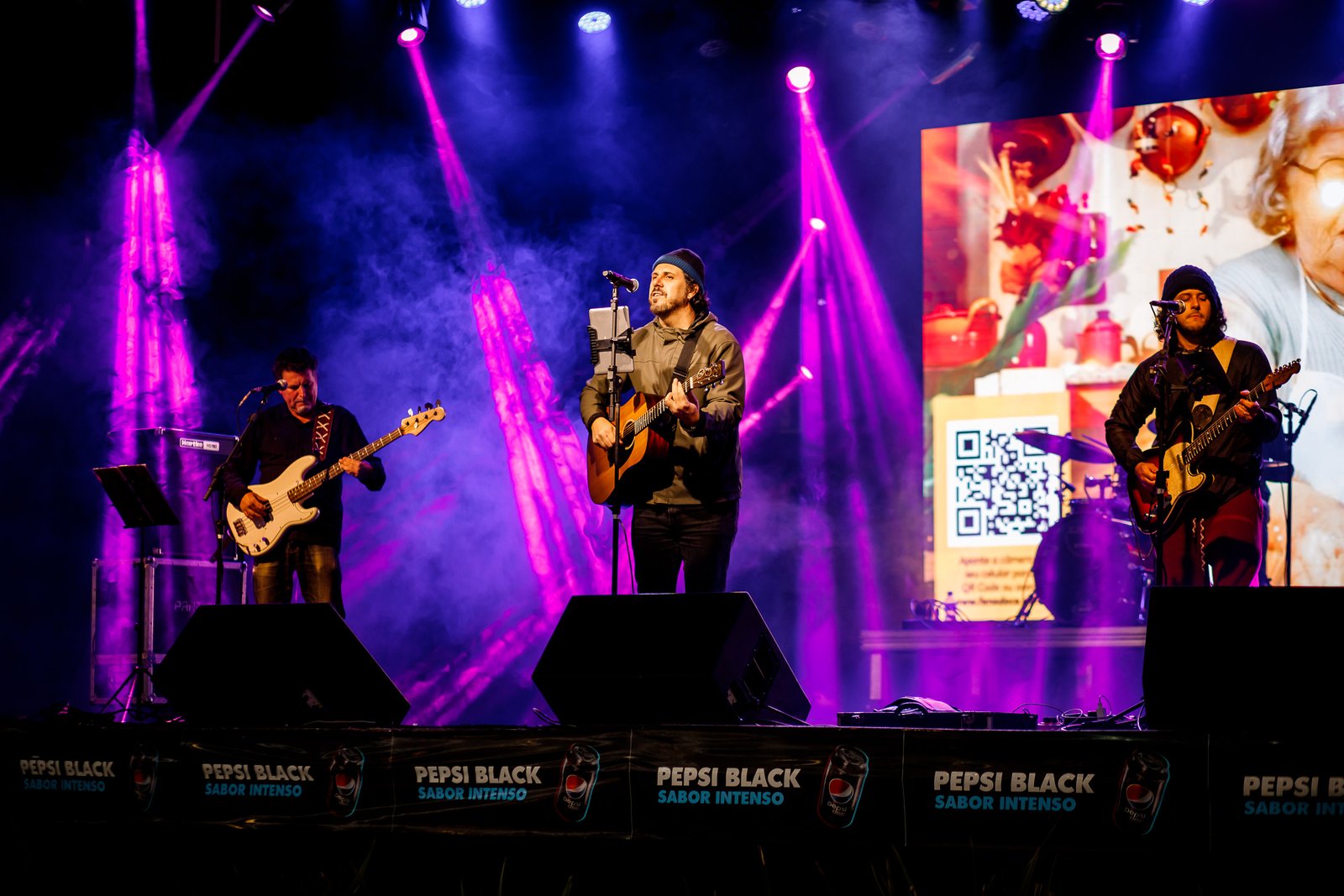 Capoeira, Folk Rock e Samba foram destaques no palco principal da 31ª Fenadoce nesta quinta-feira (17)