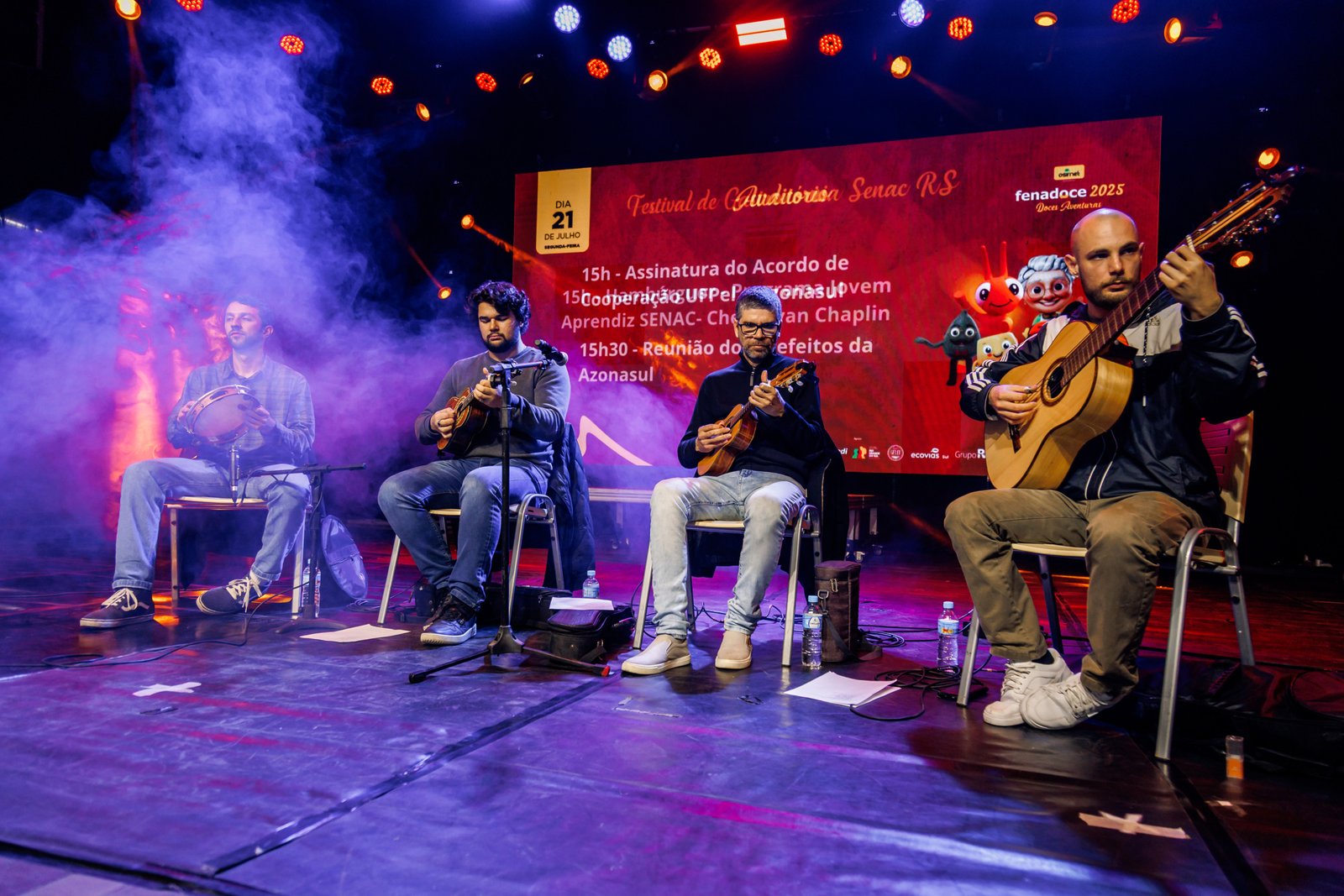 Chorinho e interpretações de Jorge Aragão marcaram o dia de apresentações no Palco da Praça de Alimentação