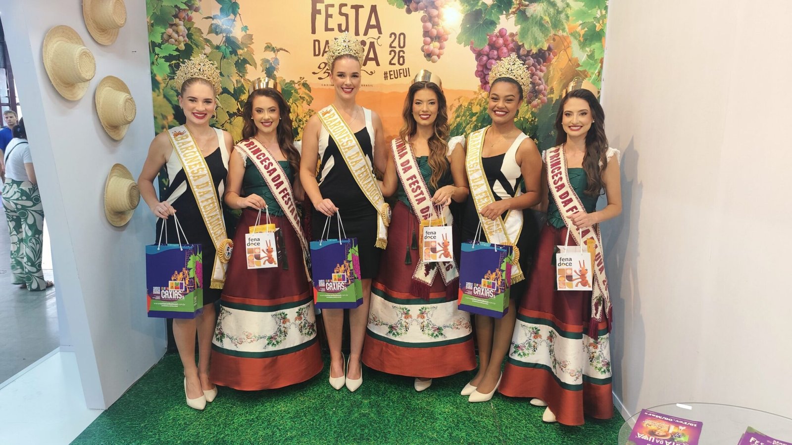Comitiva da Fenadoce realiza visita à Festa Nacional da Uva, em Caxias do Sul/RS