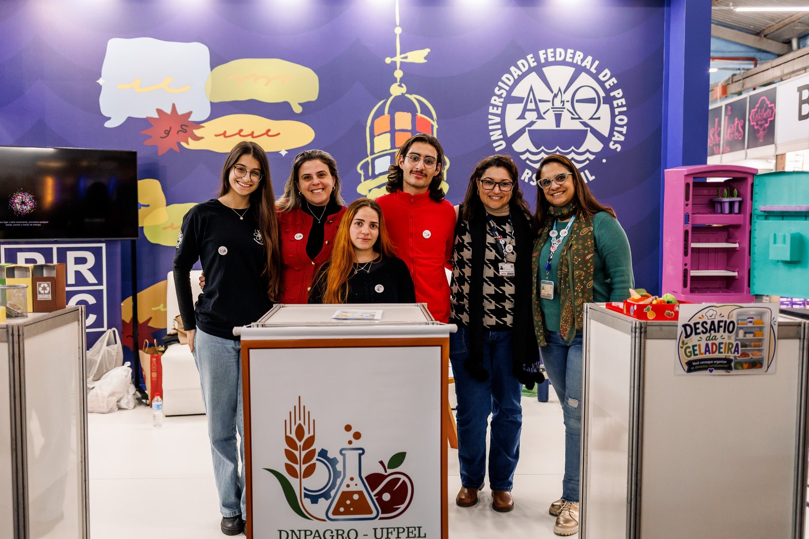 Projeto da UFPel aborda sustentabilidade e alimentação saudável para crianças no estande da instituição na Fenadoce
