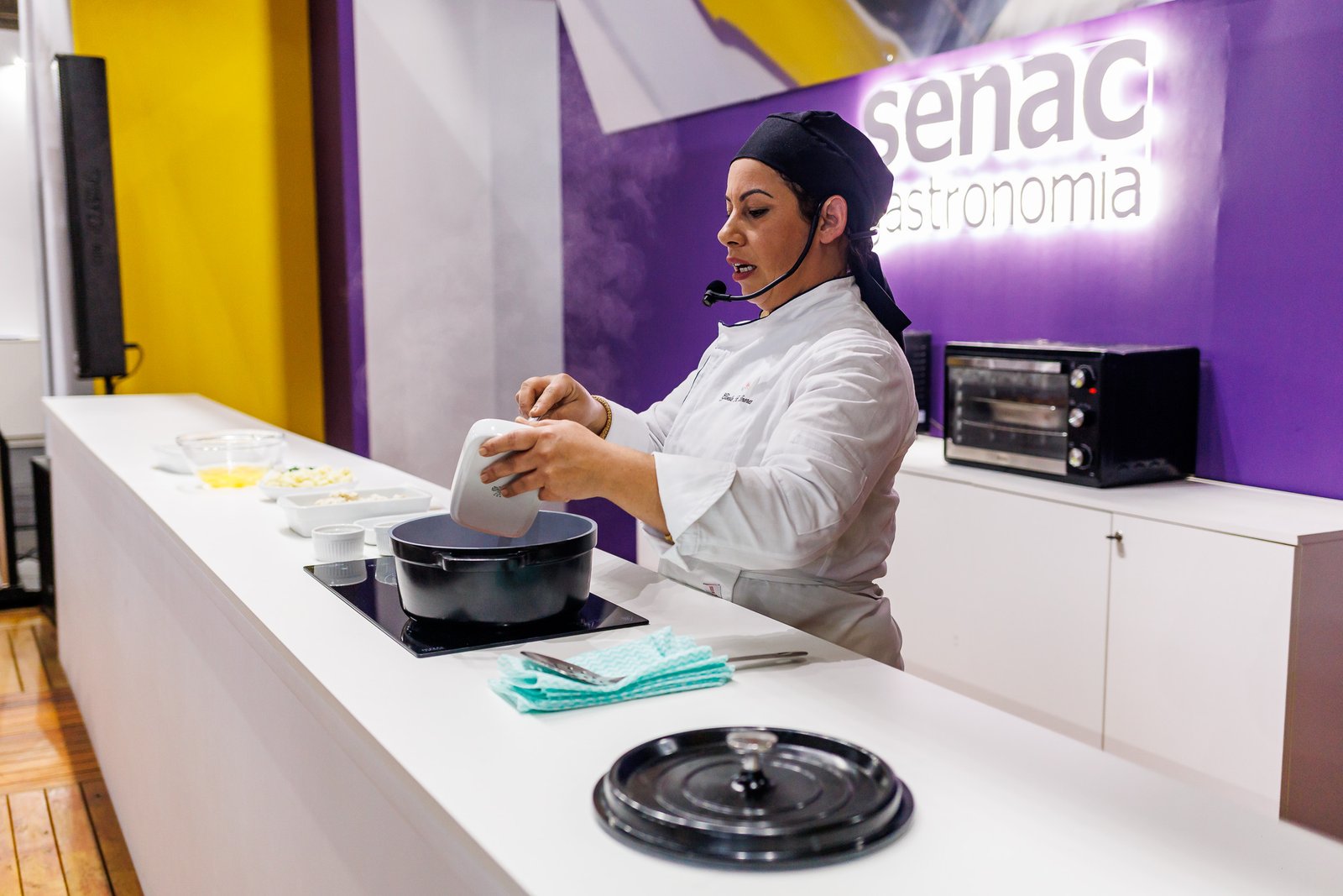 Chef de restaurante da Colônia Z3 ensina receita de bolinho de peixe no Festival de Gastronomia do Senac-Pelotas