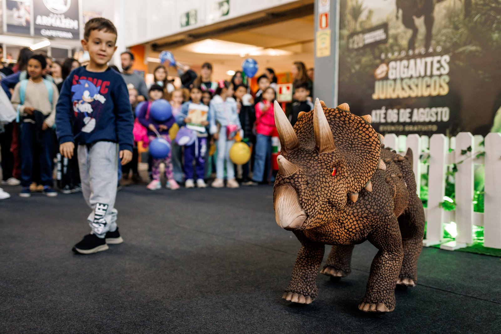 Shopping Pelotas leva dinossauro robô aos corredores da Fenadoce