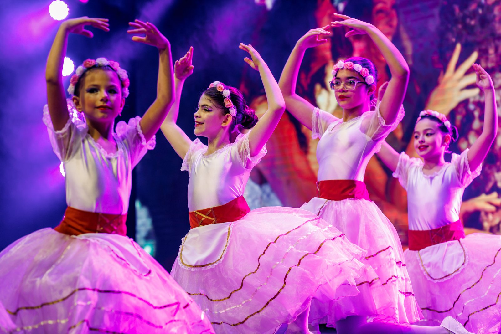 Apresentações de dança iniciam neste sábado (18) encantando o público na Praça de Alimentação da Fenadoce