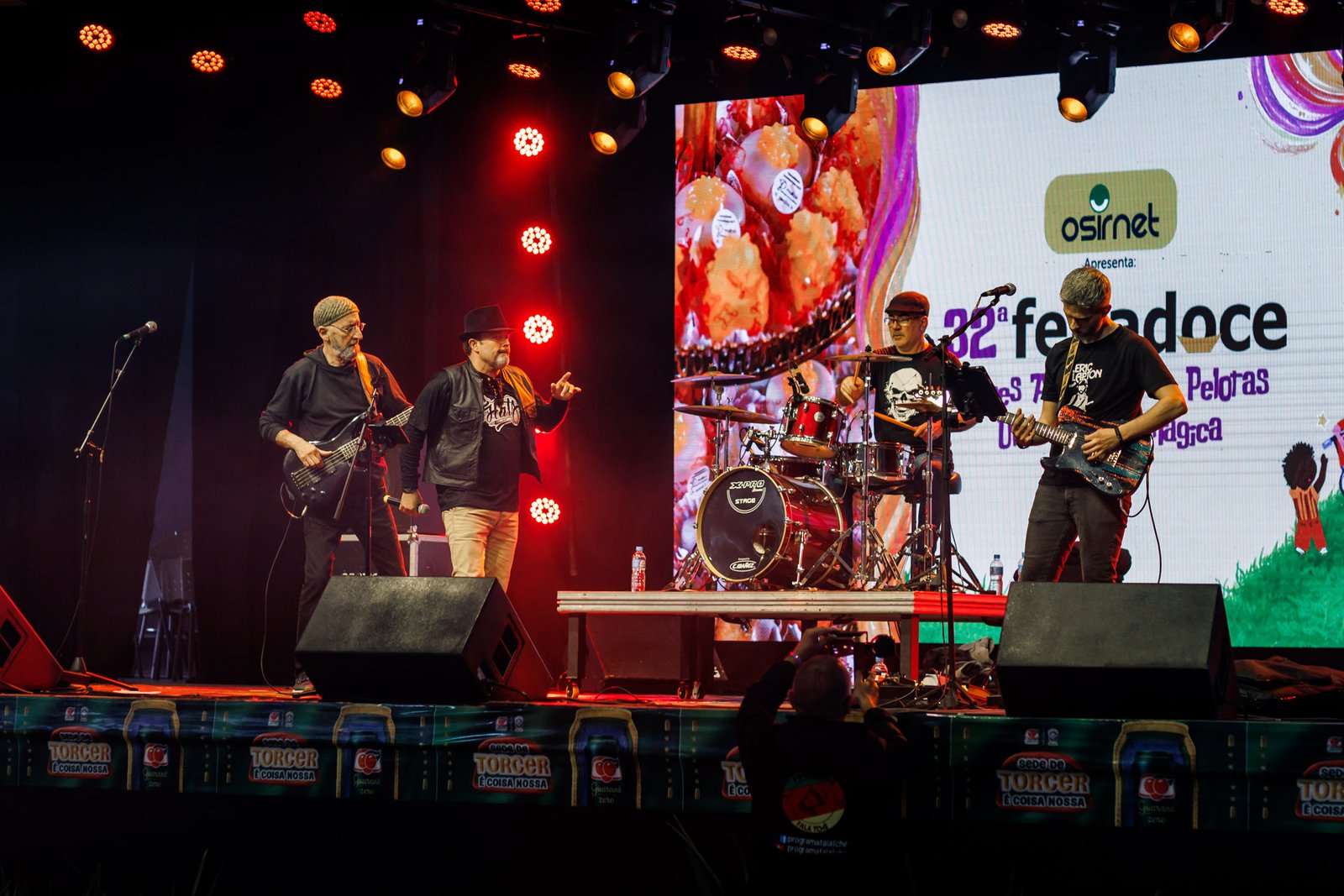 Do K-pop ao samba raiz: atrações culturais encantam o público na Praça de Alimentação