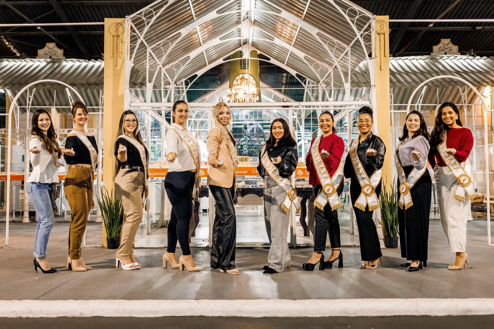 Desfile final para definir próxima corte de baronesas da Fenadoce acontece na noite desta terça-feira (28)