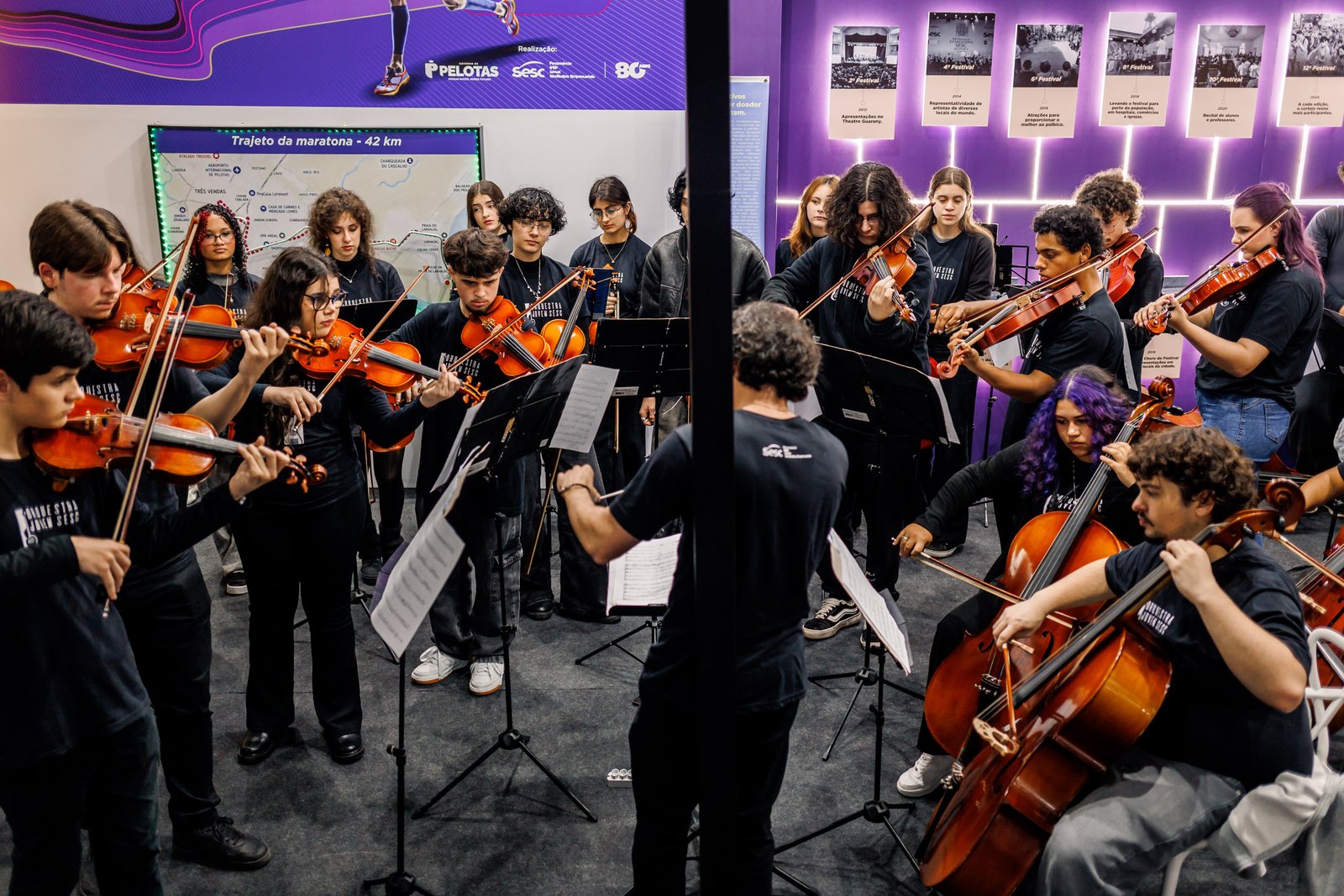 Estande da Fecomércio-RS recebe apresentação da Orquestra Jovem Sesc