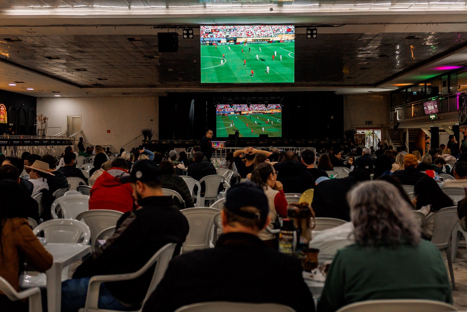 Telões da Praça de Alimentação transmitem a final da Copa na Fenadoce