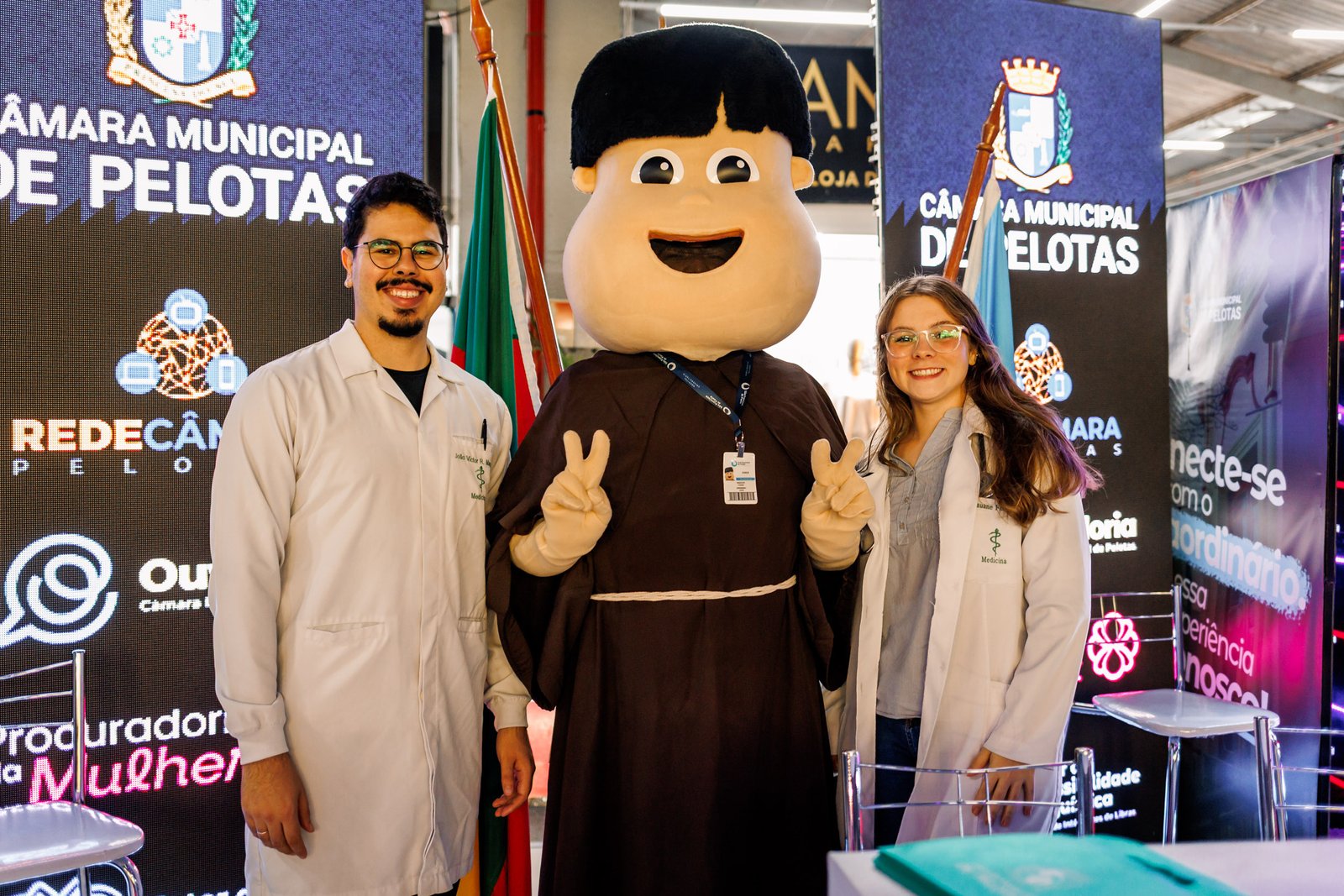 Hospital Universitário São Francisco de Paula realiza ação com alunos na 32ª Fenadoce